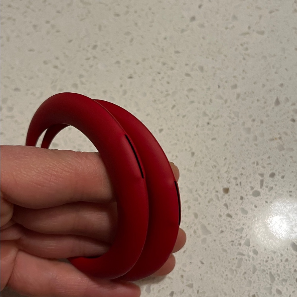 Minimalistic Red Hoop Earrings‎ - Picture 10 of 12